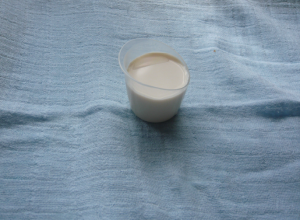 Cup feeding container
